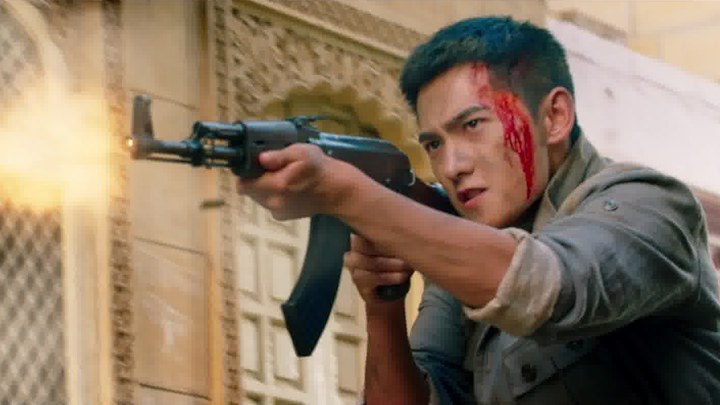 美女和男子一起